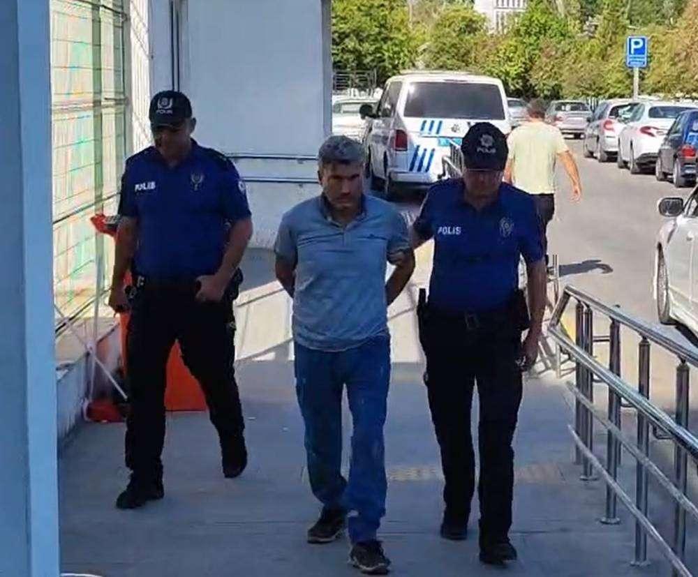 Adana’da yürek burkan kaza! Minik Cumali’ye otomobil çarptı
