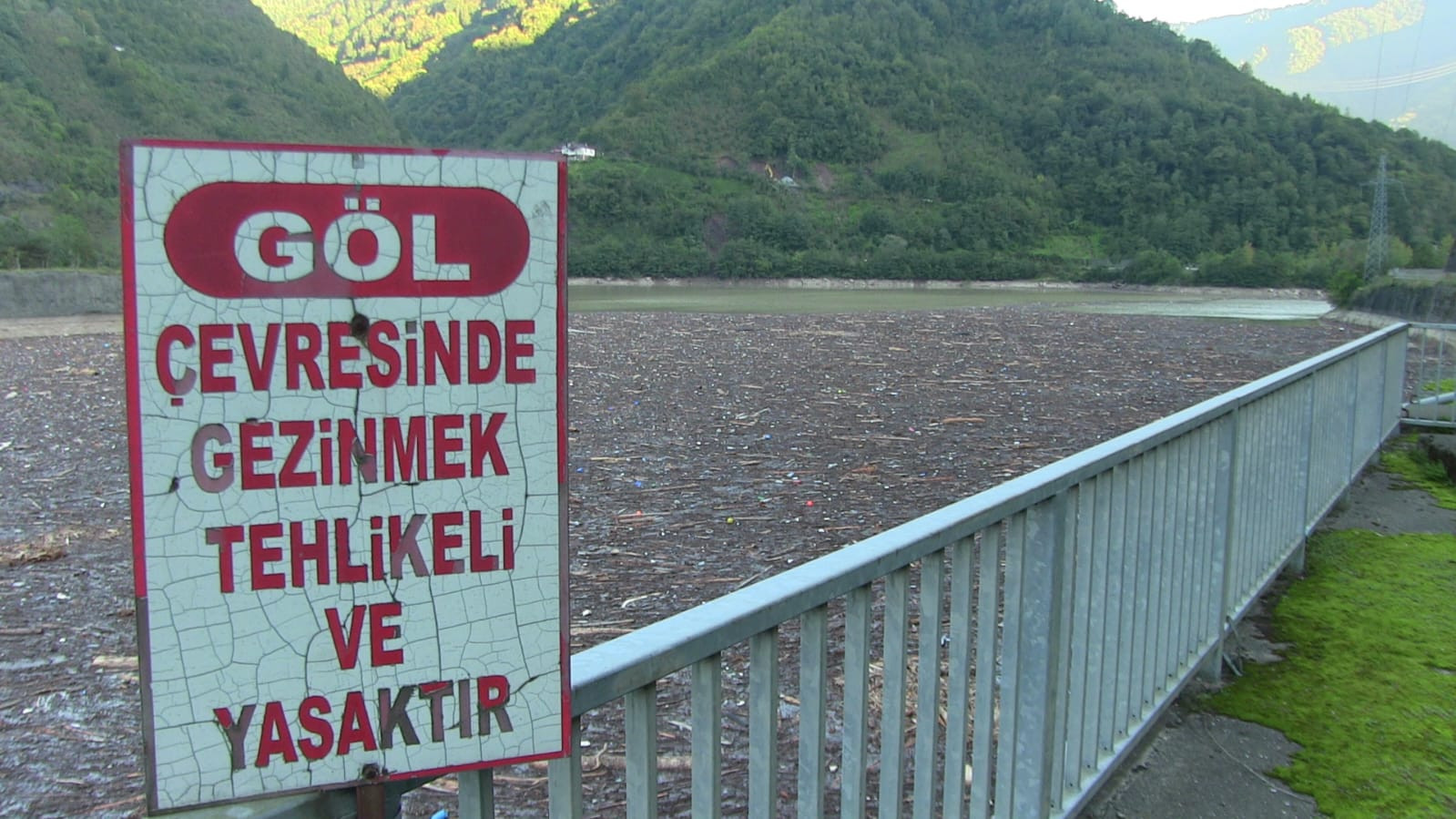artvin-sel-gitti-copu-kaldi-rengi-degi-929975-276213.jpg