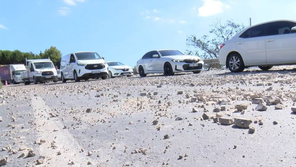 TEM yan yolu mermer kapladı! İstanbul trafiği felç oldu