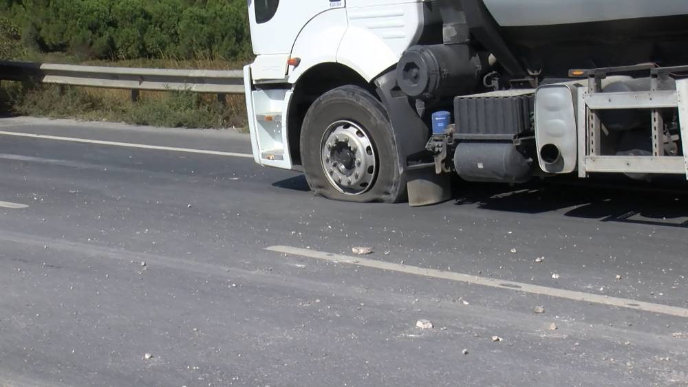 TEM yan yolu mermer kapladı! İstanbul trafiği felç oldu