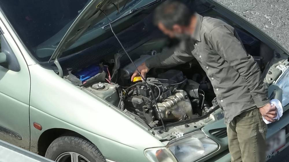 Polisi görünce rol yaptı! Sürücünün yalanını dron kamera bozdu