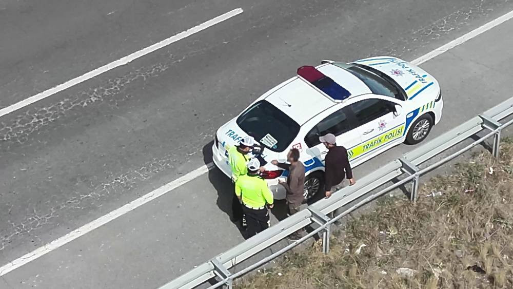 Polisi görünce rol yaptı! Sürücünün yalanını dron kamera bozdu