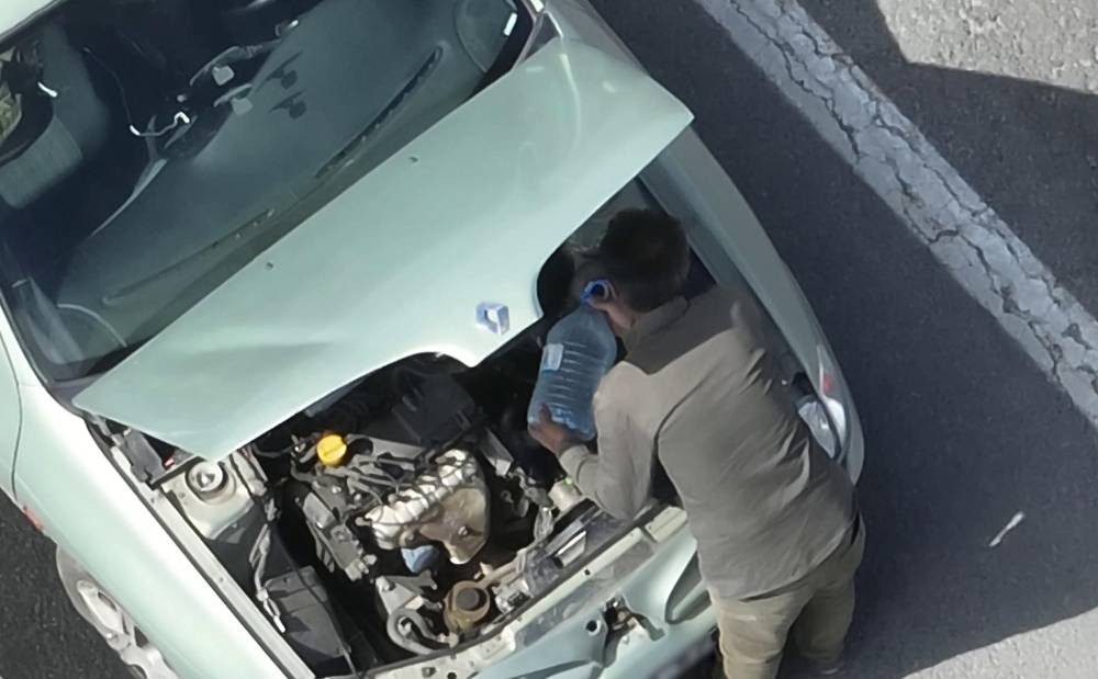 Polisi görünce rol yaptı! Sürücünün yalanını dron kamera bozdu