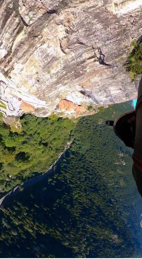 Sümela’da nefes kesen uçuş! Yarasa adam 250 km hızla süzüldü