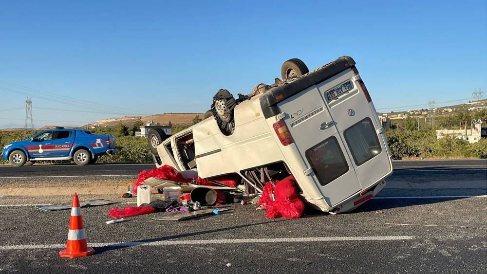 Bozova'da feci kaza! Tütün işçilerini taşıyan minibüs devrildi: 20 yaralı!