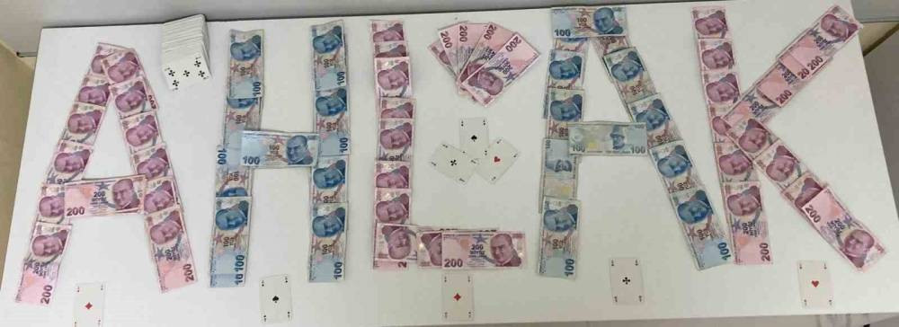 Kıraathanede kumar oyunu son buldu: ceza yağdı!