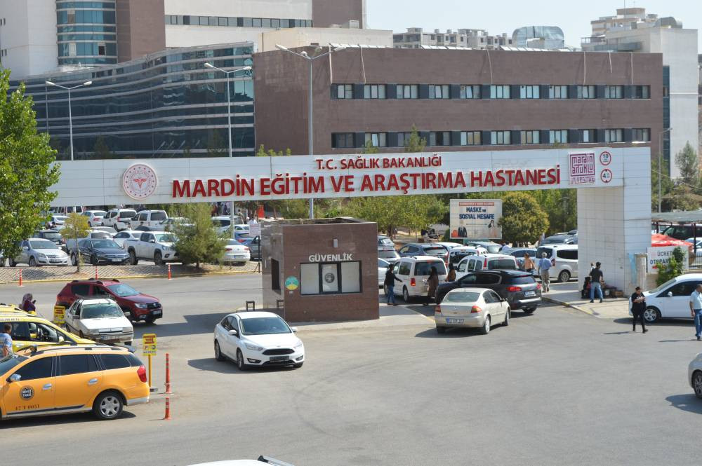 Mardin’de feci kaza! İş makinesinden kayan taşın altında kaldı