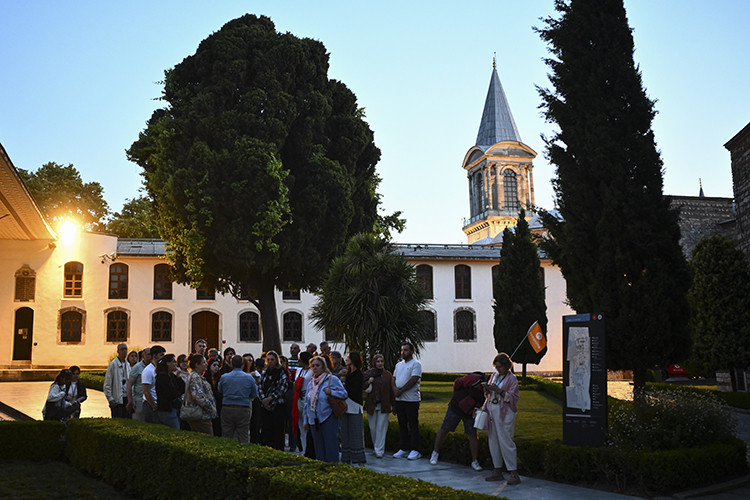 topkapi-sarayinda-gece-turlari-sona-eriyor-kaciranlar-dikkat-yenicag-6.jpg