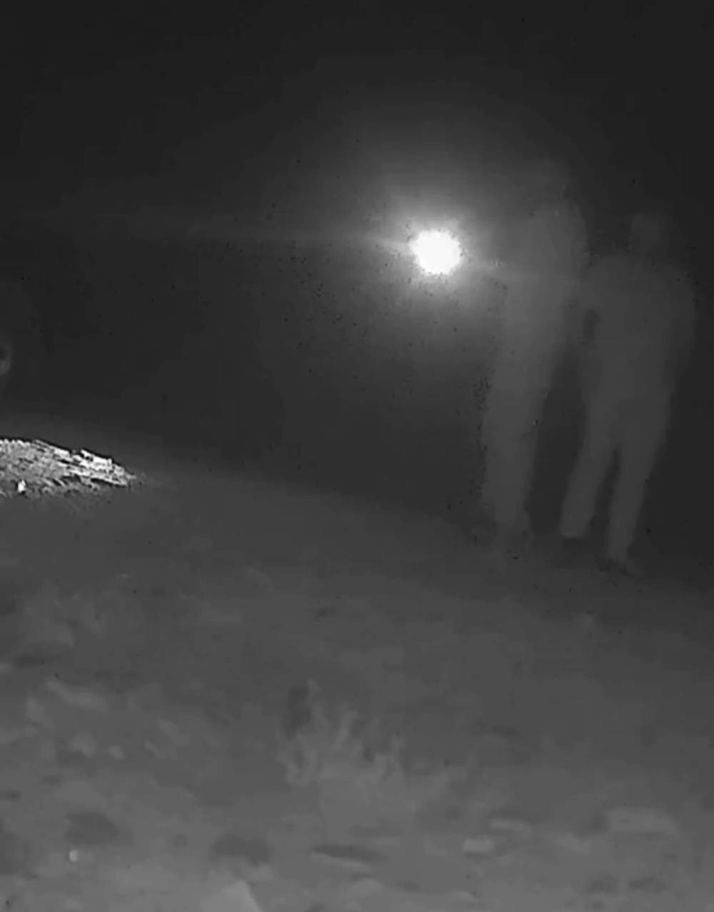 Bedelini ağır ödediler! Önce ışıkla yerini belirledi sonra tek atışla vurdu