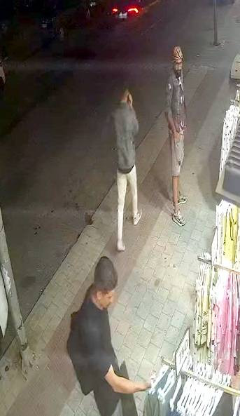 İstanbul’da mağaza önündeki sergiden pijamayı çalıp kaçtı! İş yeri çalışanı peşinden koştu
