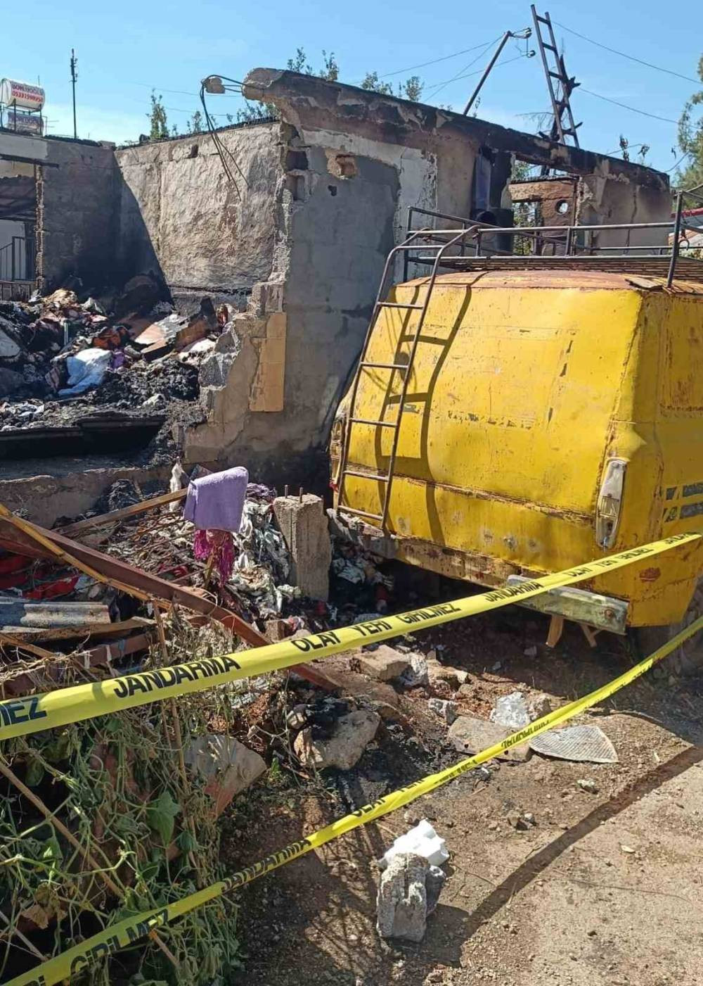 Mersin’de nene ve torun yangında hayatını kaybetti