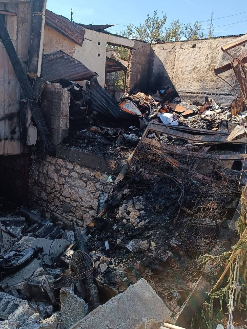 Mersin’de nene ve torun yangında hayatını kaybetti