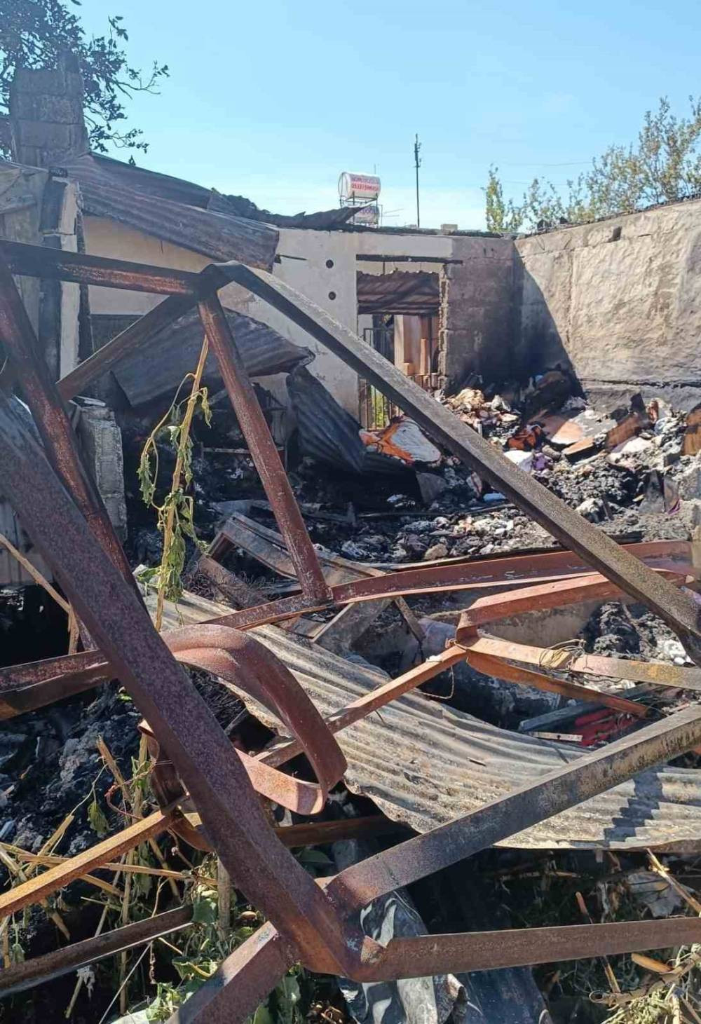 Mersin’de nene ve torun yangında hayatını kaybetti