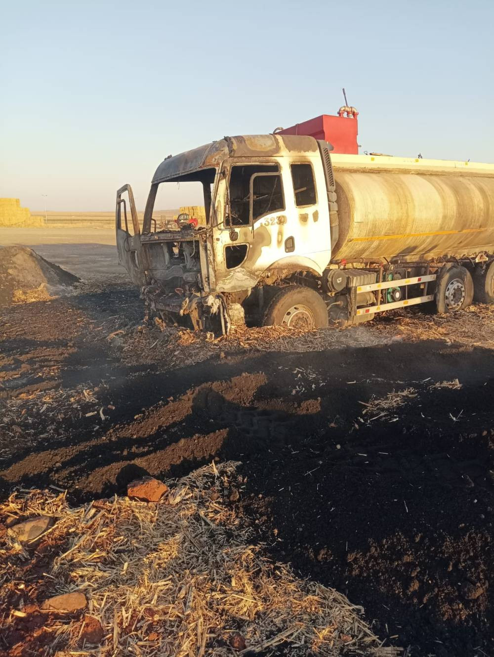 Mısır balyası alev aldı! Kaymakamla birlikte ekipler bölgeye hareket etti