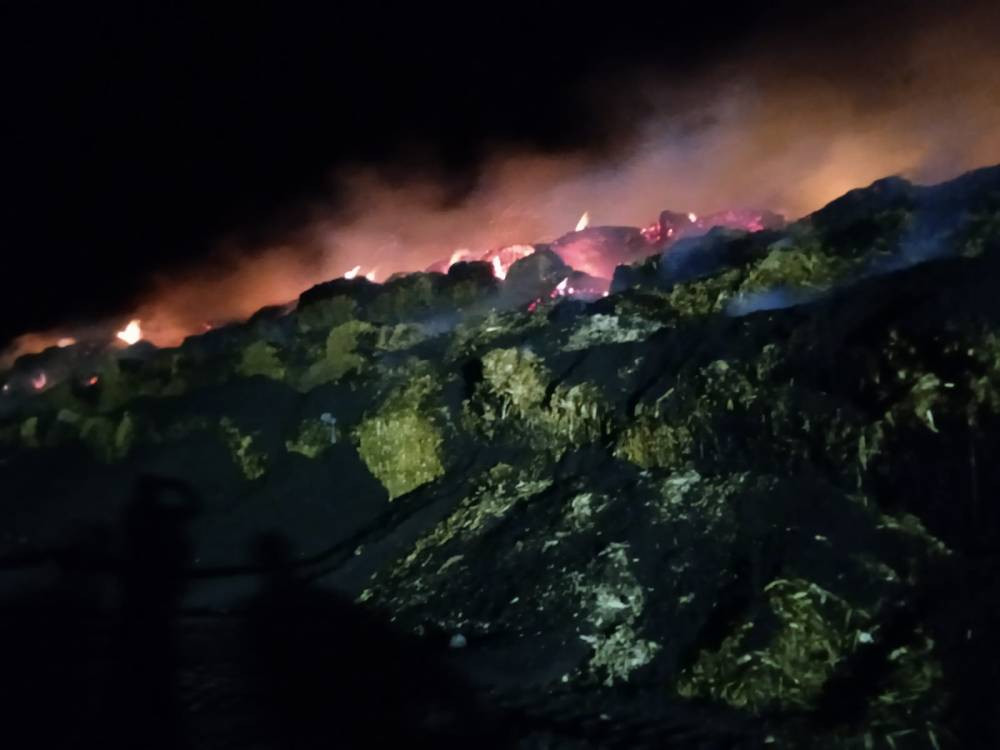 Mısır balyası alev aldı! Kaymakamla birlikte ekipler bölgeye hareket etti