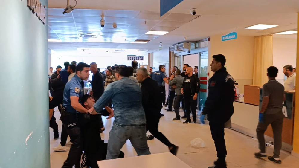 Bursa’da kanlı hesaplaşma! Husumetliler hastaneyi de birbirine kattılar: 1 ölü 2 yaralı