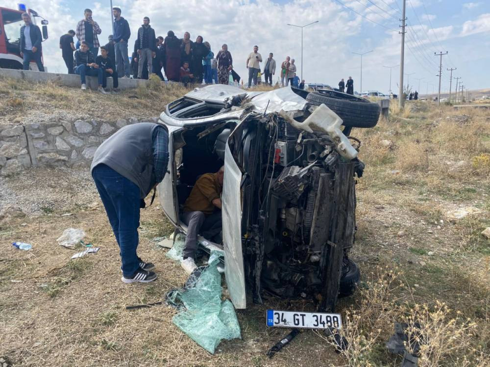 Çorum’da düğün konvoyunda kaza! Tarlaya devrildi: 2 yaralı