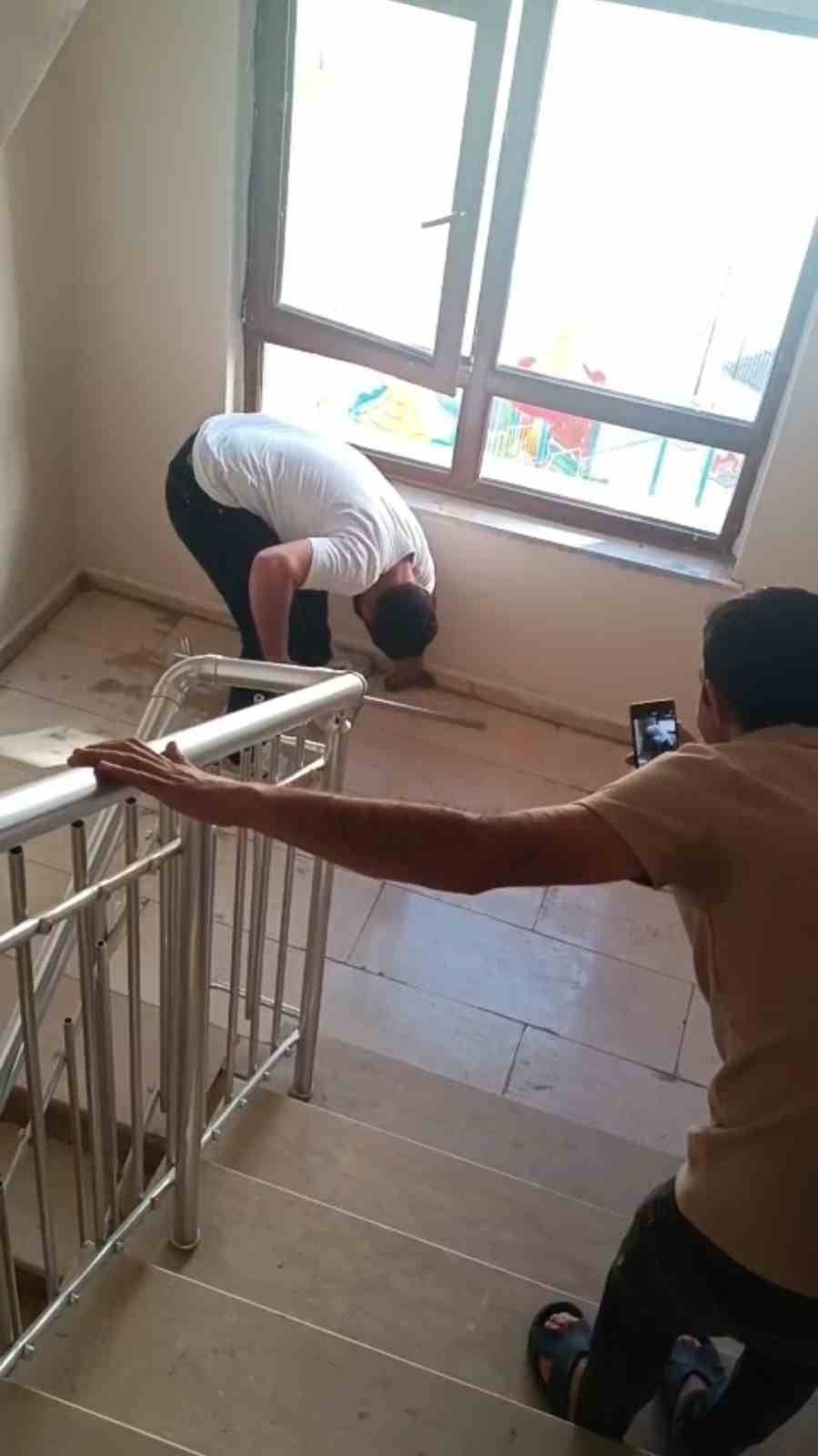 Apartmanda yılan paniği! Şırnak’ta sürpriz misafir 4. kata çıktı: İşte o anlar