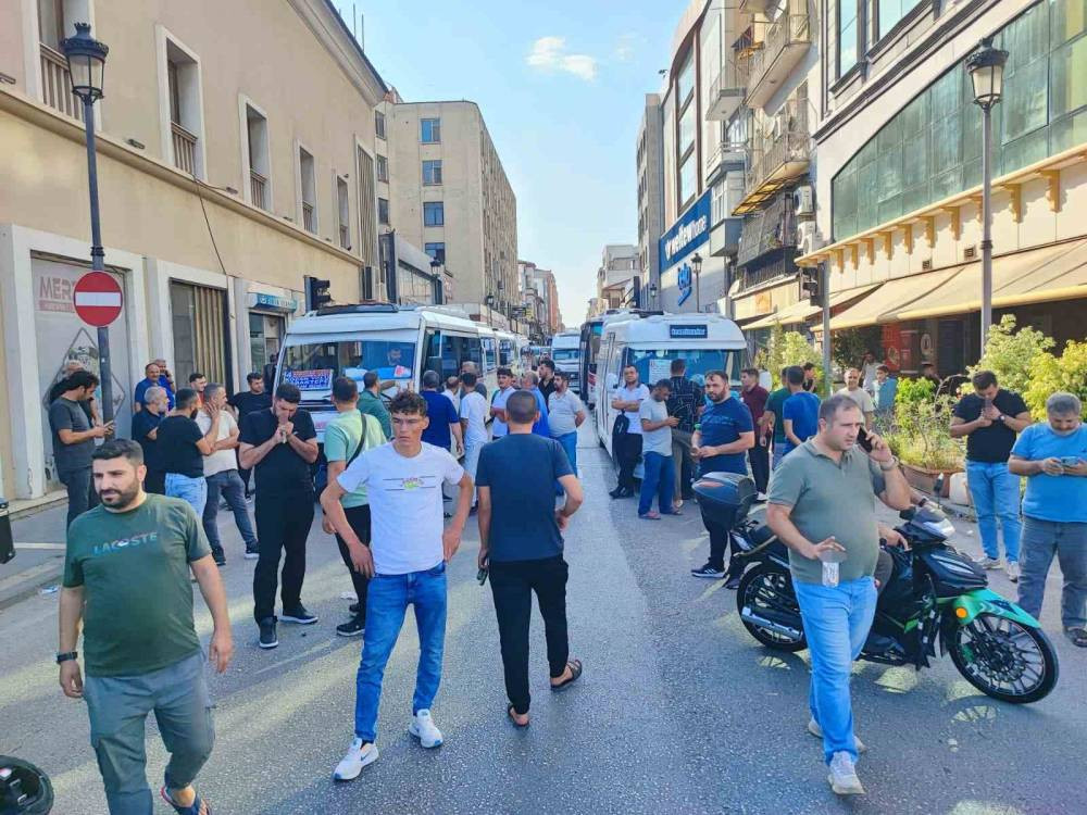 Adana’da dolmuş şoförleri kontak kapattı!