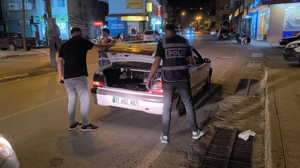 İskenderun’da 30 bölgede asayiş uygulaması! 2 firari kıskıvrak yakalandı