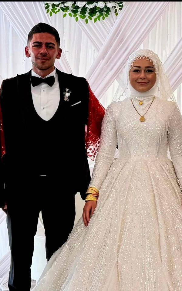 Yolun ortasına okey masası kurdular!  Düğün yolu bahşişle açıldı