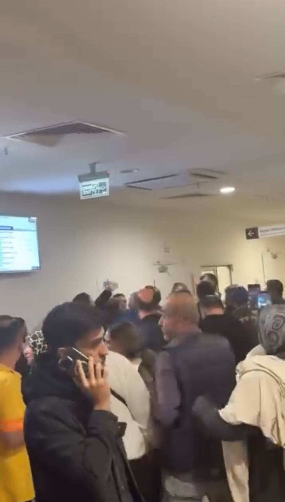 Acil serviste sıra kavgası! Hastaneyi savaş alanına çevirdiler