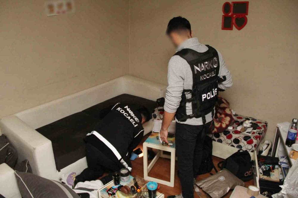 Uyuşturucu tacirlerine şok! Kocaeli’de dev şafak operasyonu: 124 gözaltı, kilolarca uyuşturucu