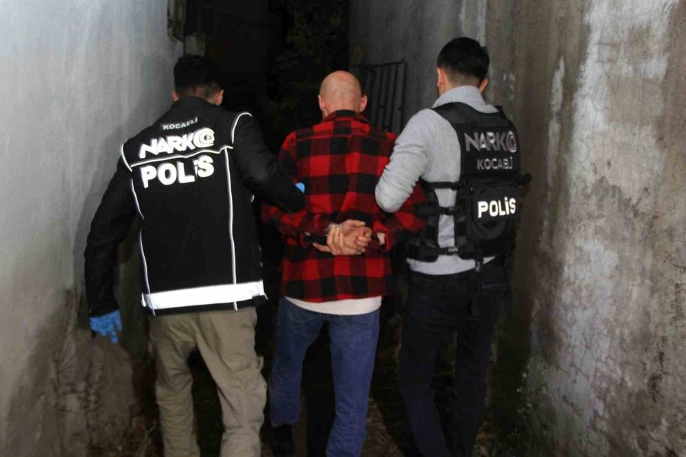 Uyuşturucu tacirlerine şok! Kocaeli’de dev şafak operasyonu: 124 gözaltı, kilolarca uyuşturucu