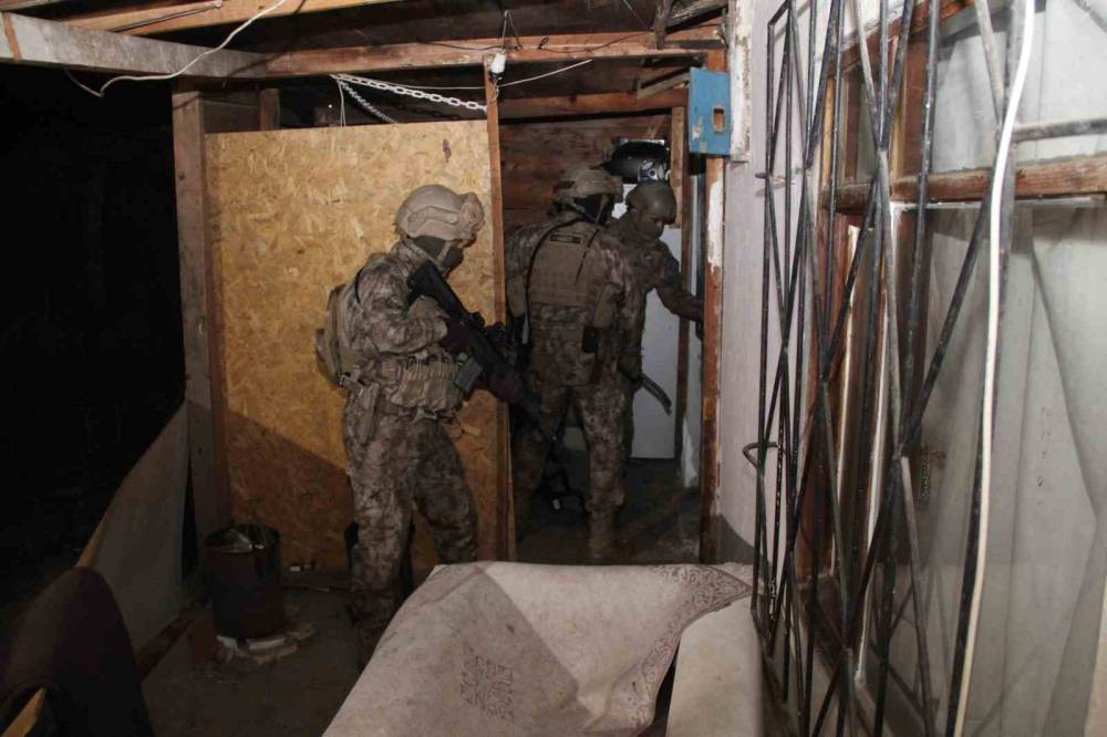 Uyuşturucu tacirlerine şok! Kocaeli’de dev şafak operasyonu: 124 gözaltı, kilolarca uyuşturucu