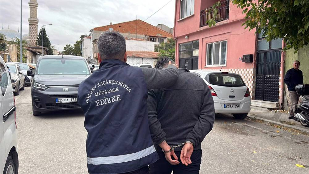 Edirne’de tek katlı evde kaçış hazırlığı! FETÖ üyeleri insan kaçakçıları ile birlikte yakalandı