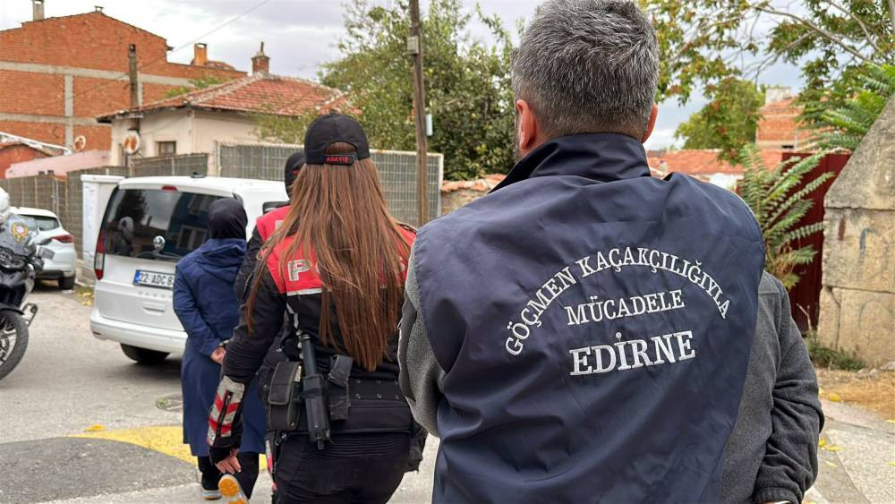 Edirne’de tek katlı evde kaçış hazırlığı! FETÖ üyeleri insan kaçakçıları ile birlikte yakalandı