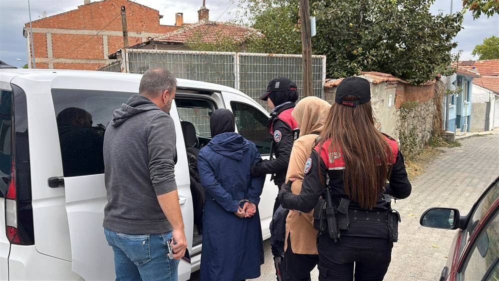 Edirne’de tek katlı evde kaçış hazırlığı! FETÖ üyeleri insan kaçakçıları ile birlikte yakalandı