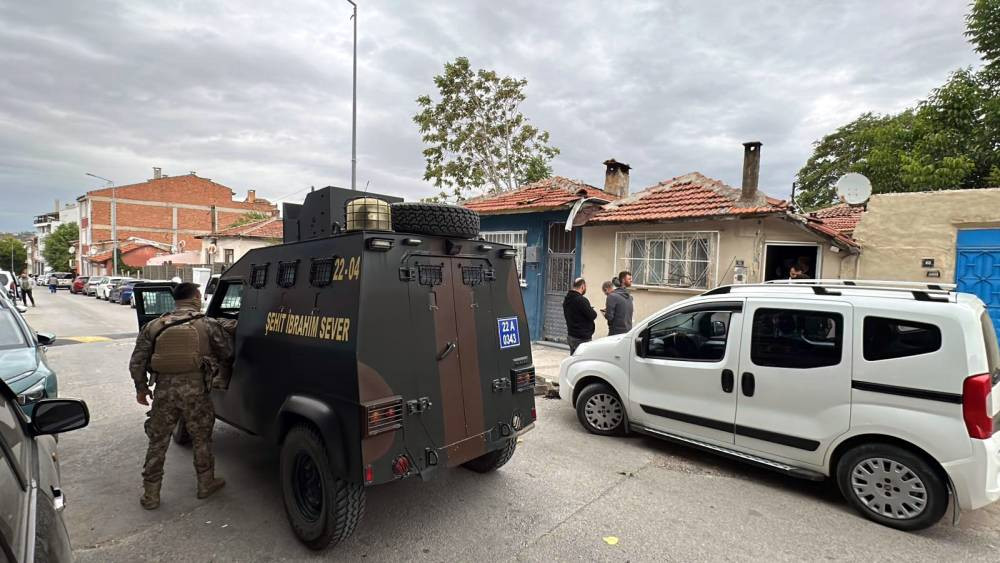 Edirne’de tek katlı evde kaçış hazırlığı! FETÖ üyeleri insan kaçakçıları ile birlikte yakalandı