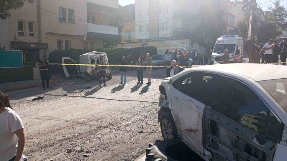 Kamyon ortalığı savaş alanına çevirdi! 15 aracı biçti geçti: Yaralılar var