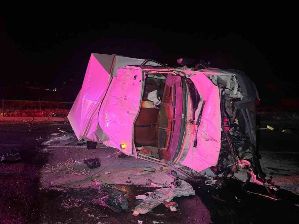 Kamyonetler demir yığınına döndü!