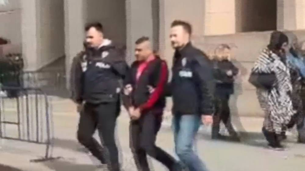 Şampiyonlar Ligi gölgesinde karaborsa operasyonu! Kamera görüntüleri ele verdi: GS-Liverpool maçında yakalandılar