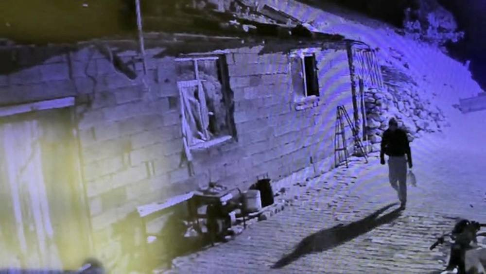 Isparta’da kan donduran olay! Evin önündeki bütün araçları kundakladı