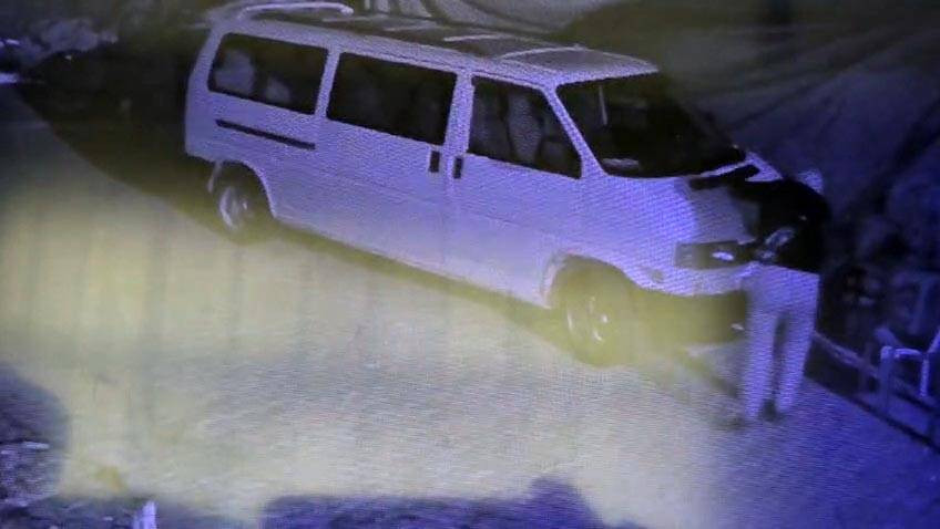 Isparta’da kan donduran olay! Evin önündeki bütün araçları kundakladı