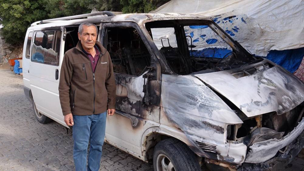 Isparta’da kan donduran olay! Evin önündeki bütün araçları kundakladı