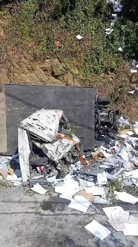 Kamyon savrulup alt yola uçtu!  Sarıyer’de korkunç kaza