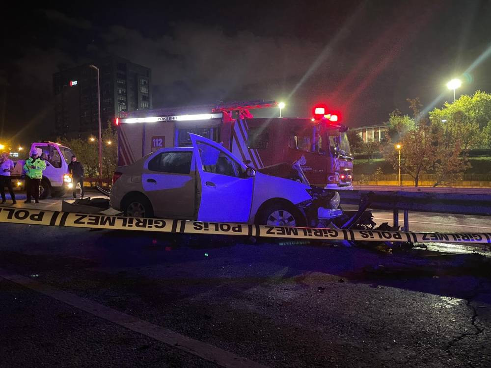Ümraniye’de otomobil bariyere çarptı! 1 ölü, 1 ağır yaralı