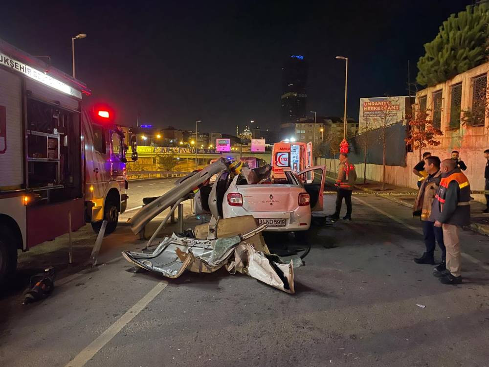 Ümraniye’de otomobil bariyere çarptı! 1 ölü, 1 ağır yaralı
