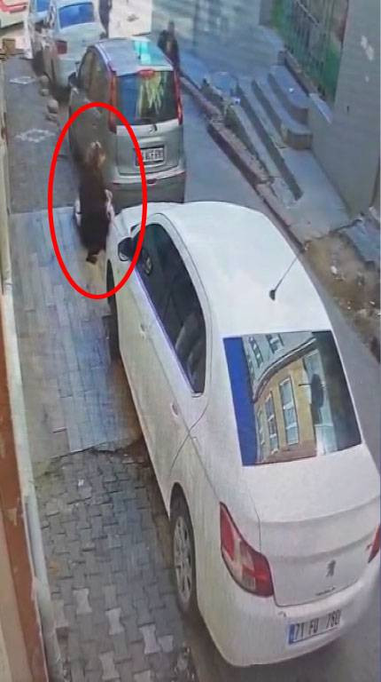 Altın dolu keseyi düşürdü! Anne-kızın hesaplayamadığı şey