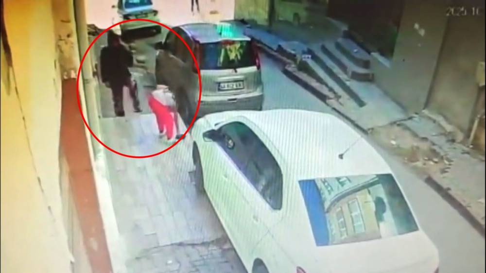 Altın dolu keseyi düşürdü! Anne-kızın hesaplayamadığı şey