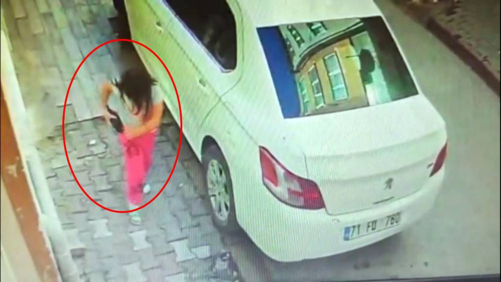 Altın dolu keseyi düşürdü! Anne-kızın hesaplayamadığı şey