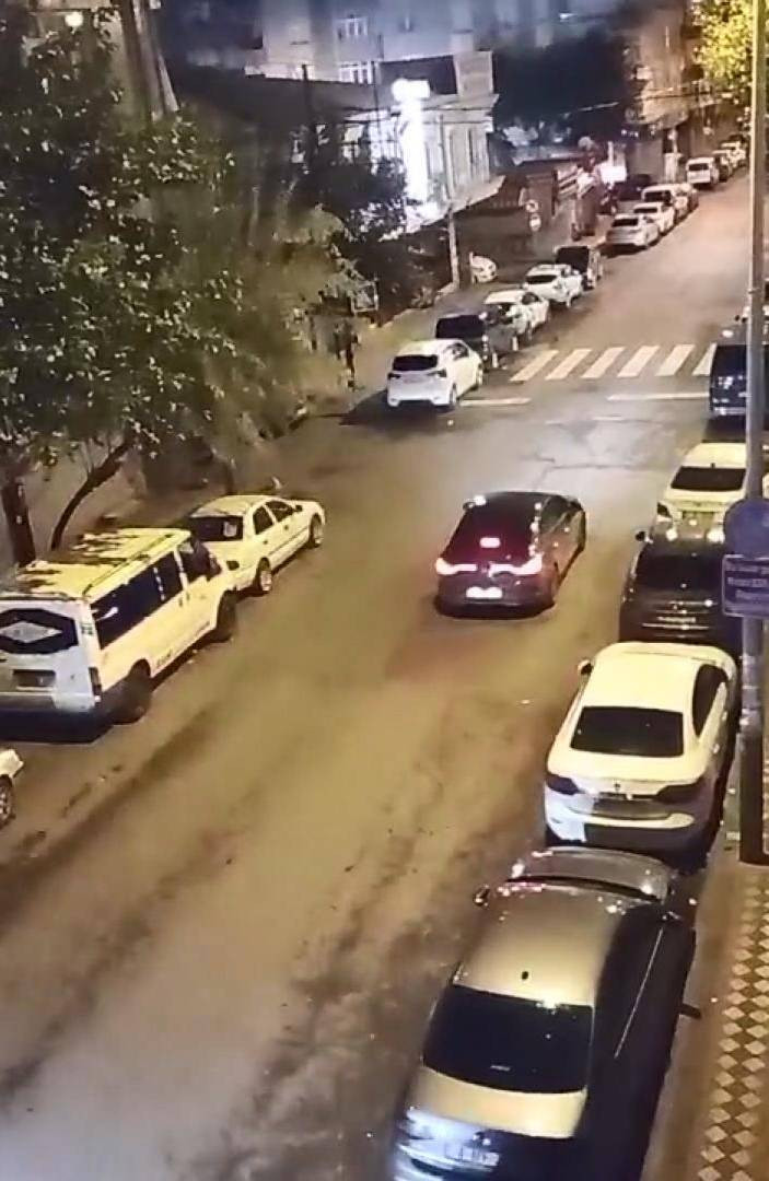 Bahçelievler’de film gibi soygun! Kuyumcunun kepenklerini kırdılar: 3 kilo altını alıp gittiler