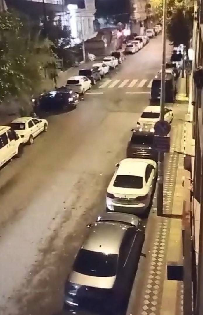 Bahçelievler’de film gibi soygun! Kuyumcunun kepenklerini kırdılar: 3 kilo altını alıp gittiler