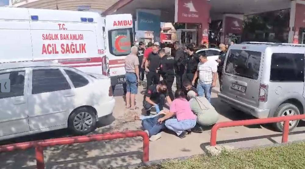 Manisa’da kıskançlık krizi: Akaryakıt istasyonunda eski eşini ve yanındaki adamı bıçakladı
