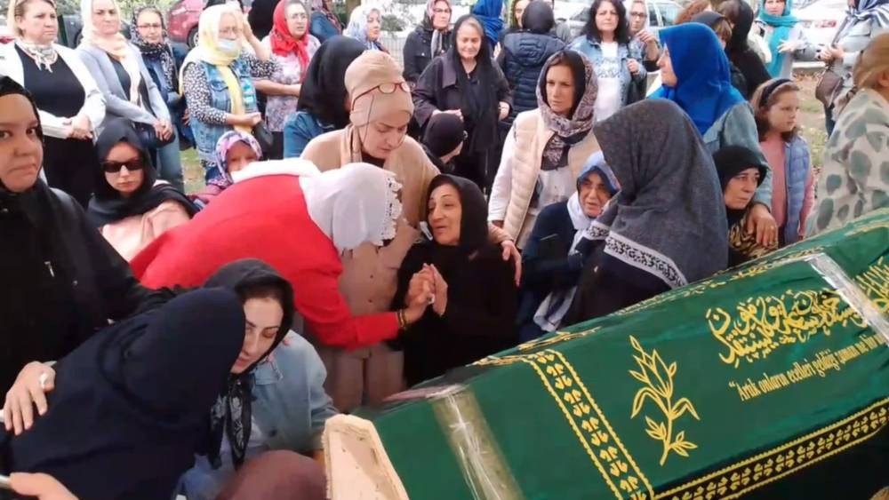 Tabuta sarılan kadın gözyaşlarına hakim olamadı! Dilovası’nda patlama hayatını kaybetmişti