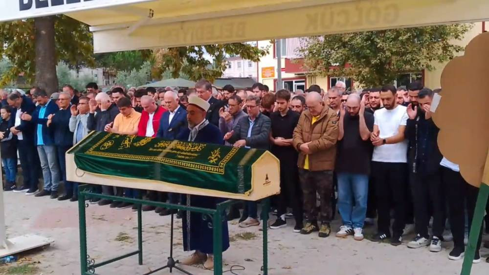 Tabuta sarılan kadın gözyaşlarına hakim olamadı! Dilovası’nda patlama hayatını kaybetmişti